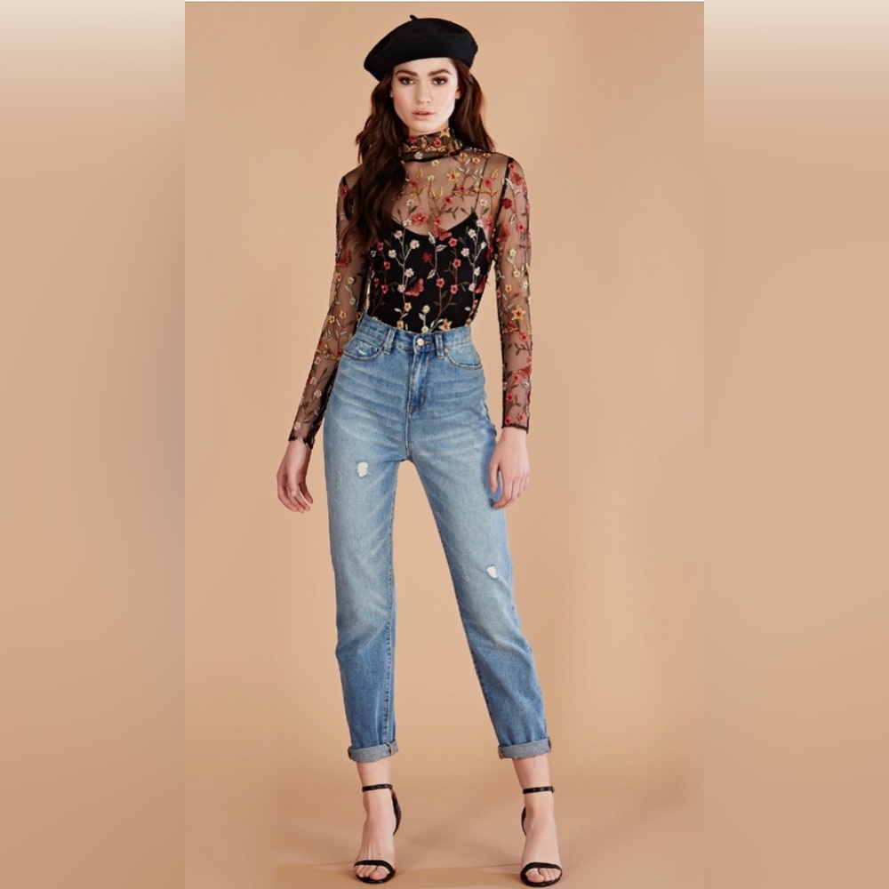 Donna Mizani “Andie” Top with floral embroidery!